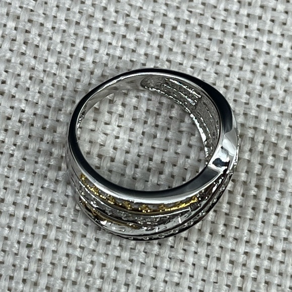 Stunning 925 Sterling Silver Two-Tone Crossover Ring – Size 5.5 - Picture 13 of 17
